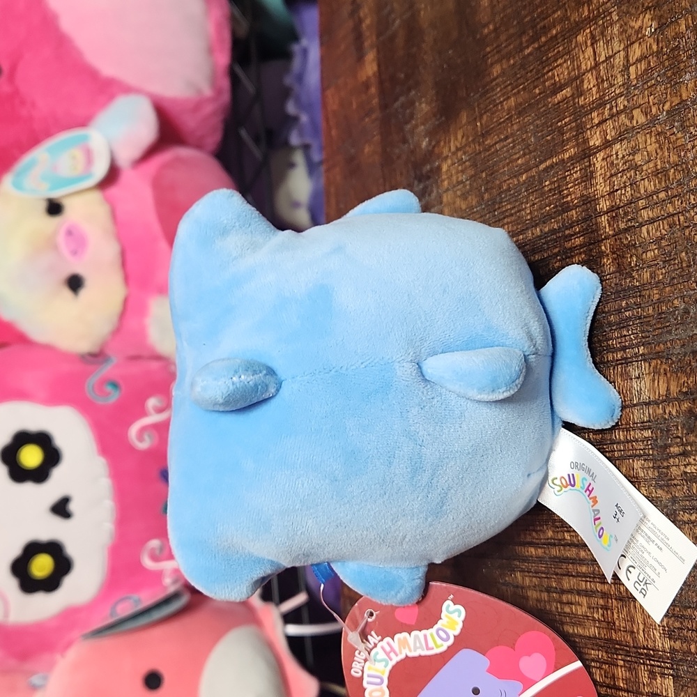 Squishmallows Nitro the Hammerhead Shark Valentine 5" - Picture 3 of 4